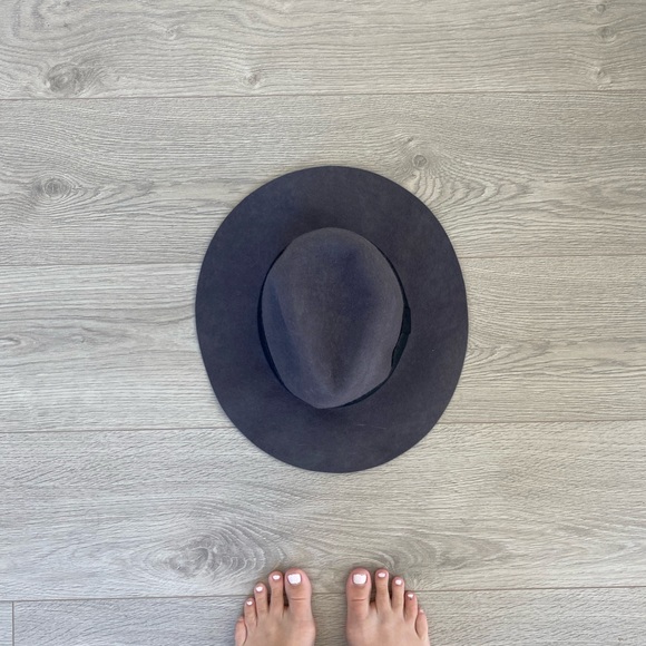 FELT HAT - Picture 2 of 3